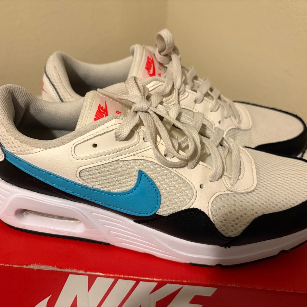 Nike Air Max White and Blue Athletic Shoes